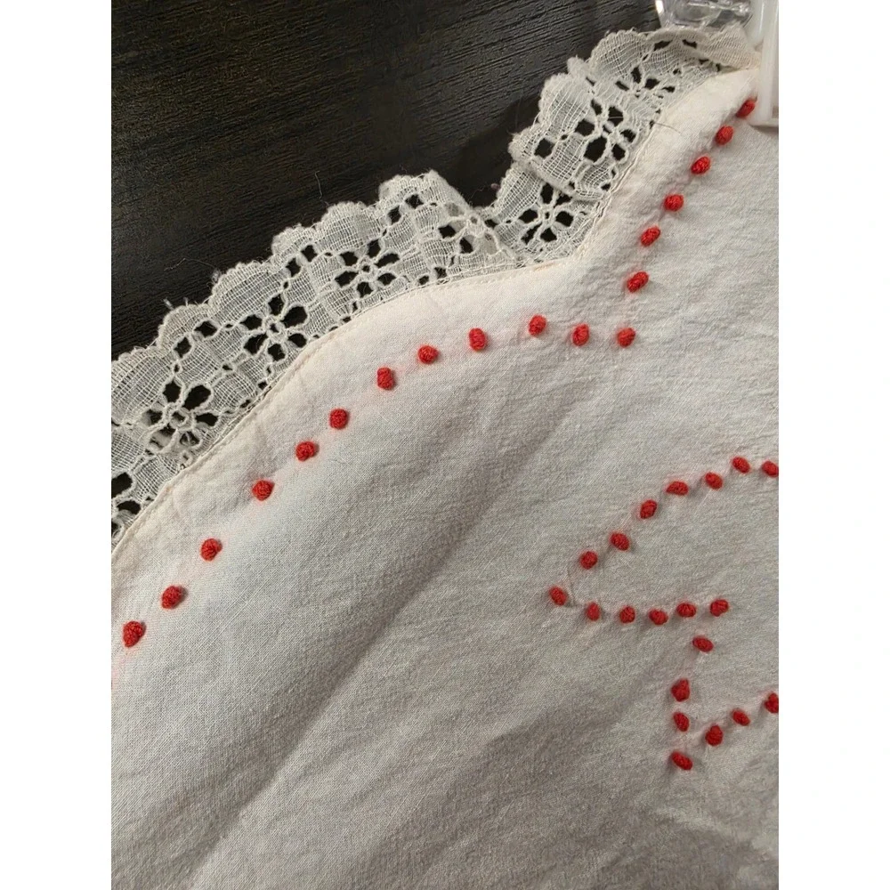 Vintage Christmas Tablecloth Hand Embroidered Candlewicking Holly Lace Round 40